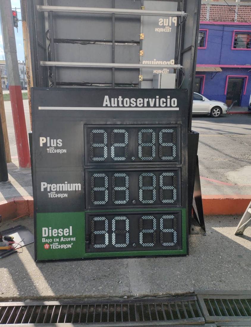 Sistema de precios de gasolinera mantenido por JB